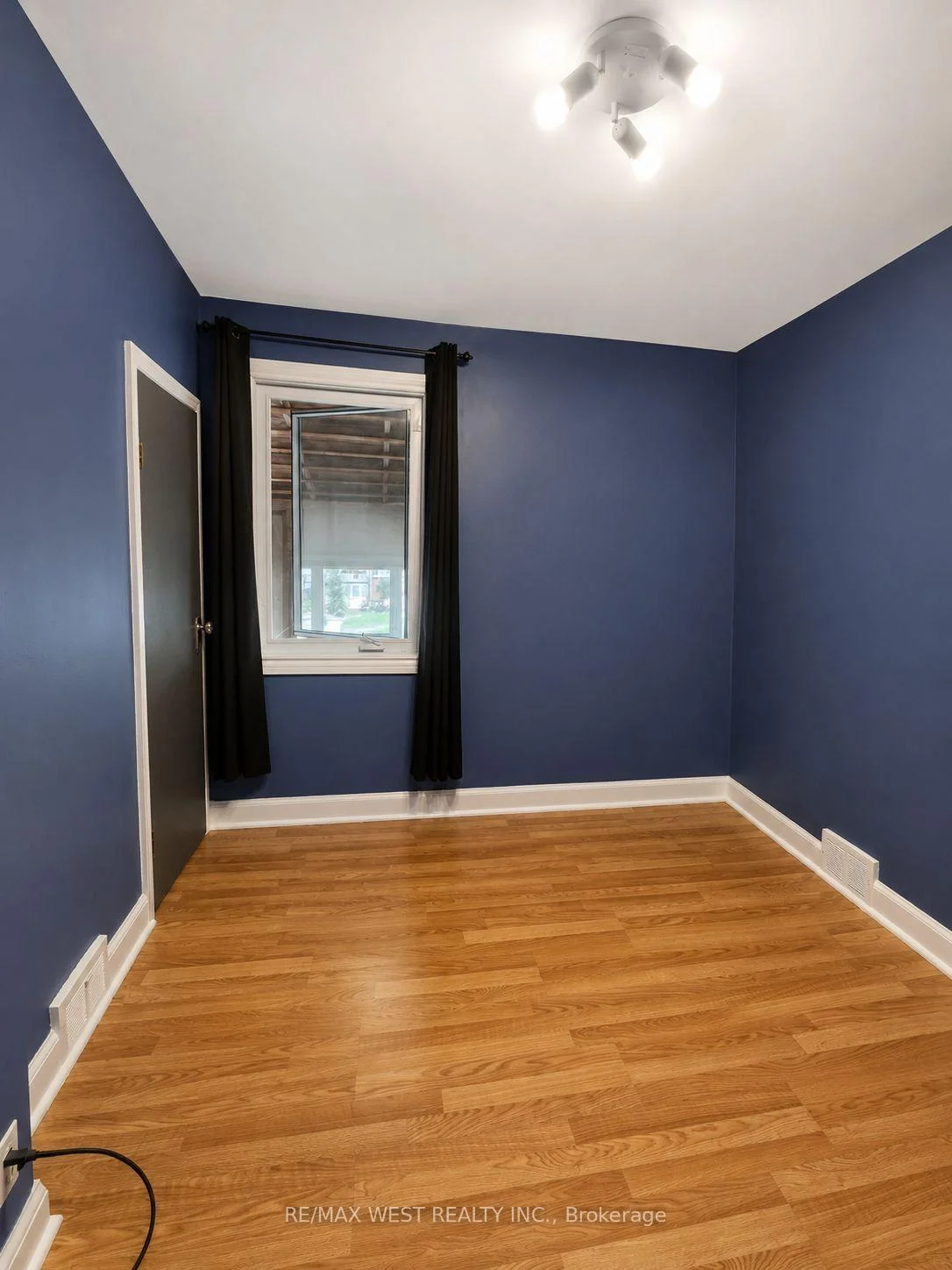 Photo 6 of 875 Ritson Road S, Oshawa, Lakeview — HOMEH