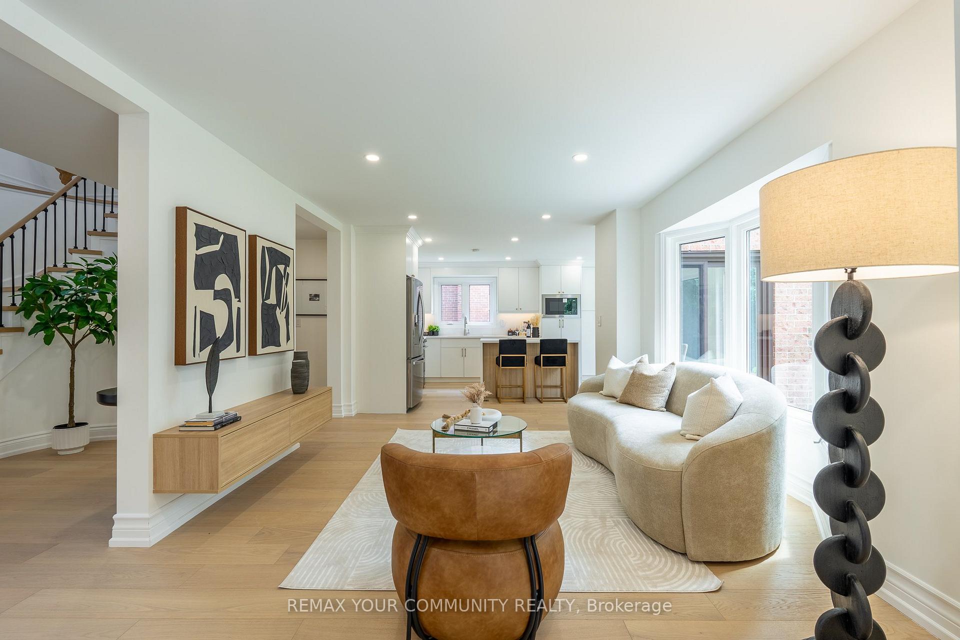 Photo 4 of 27 Houseman Crescent, Richmond Hill, North Richvale — HOMEH