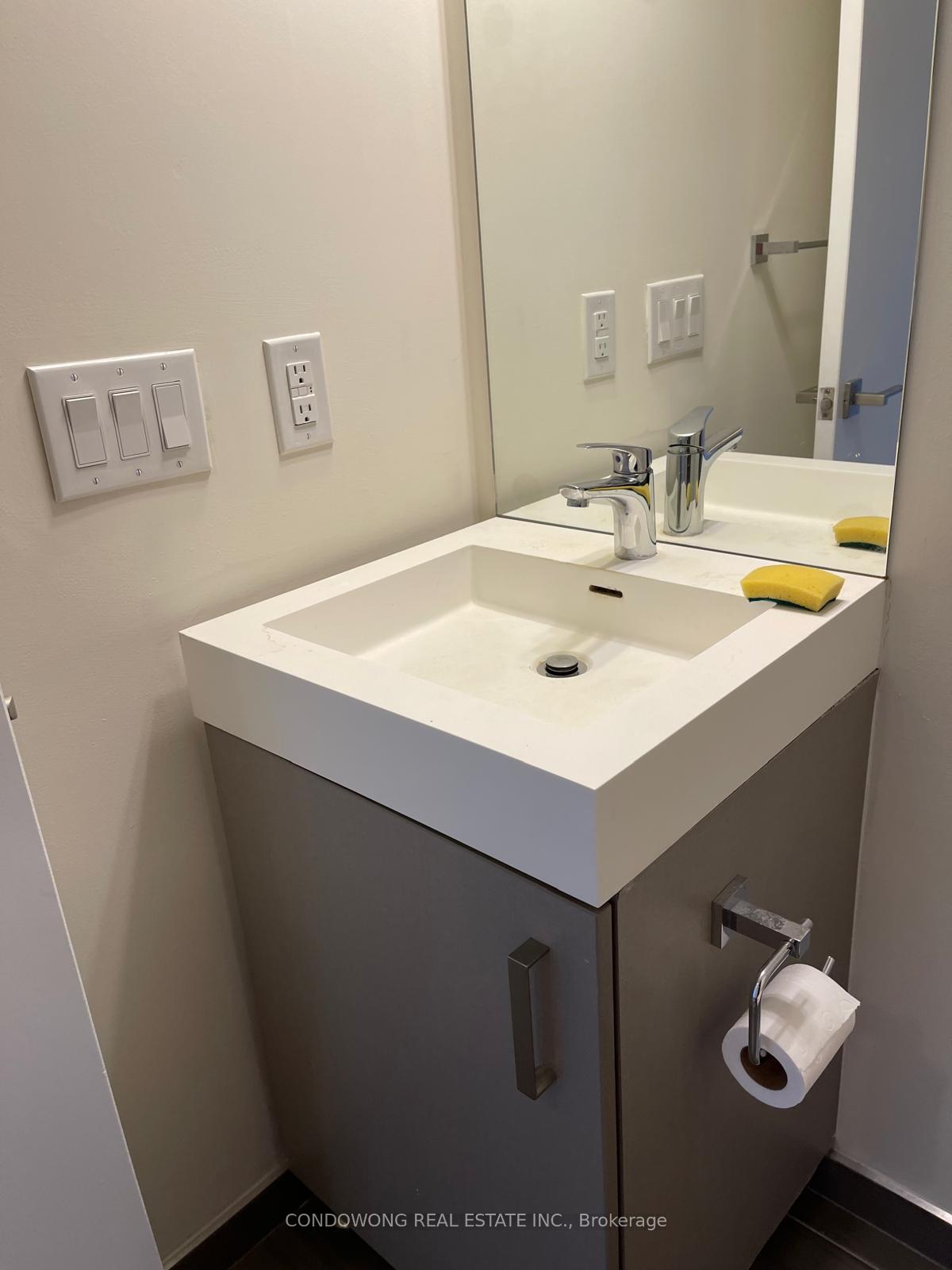 Photo 4 of Unit 905, 17 Dundonald Street, Toronto, Church-Yonge Corridor — HOMEH