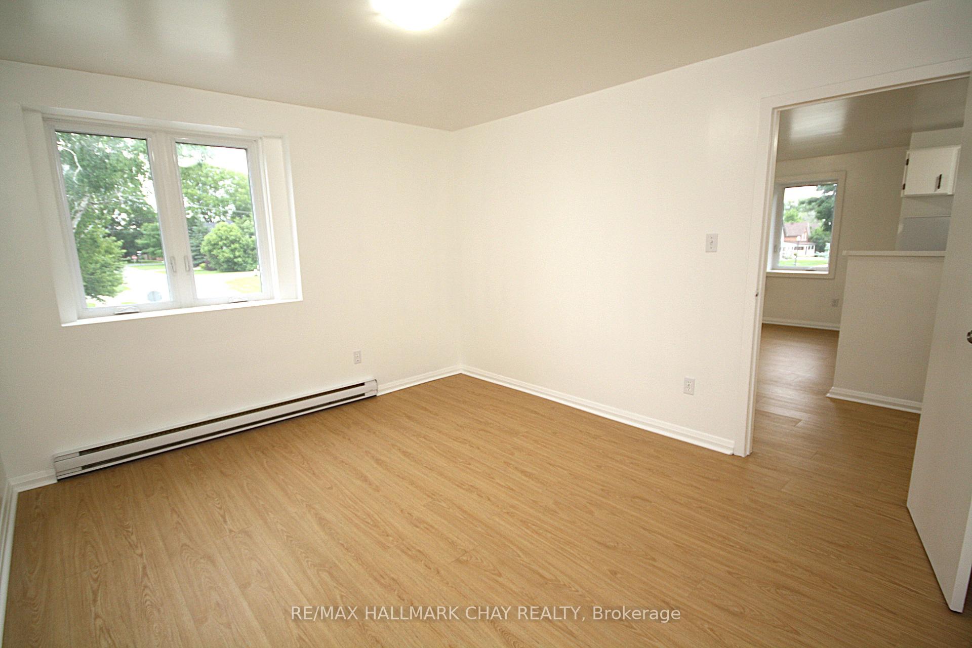 Photo 8 of Unit 1, 58 Queen Street W, Springwater, Elmvale — HOMEH