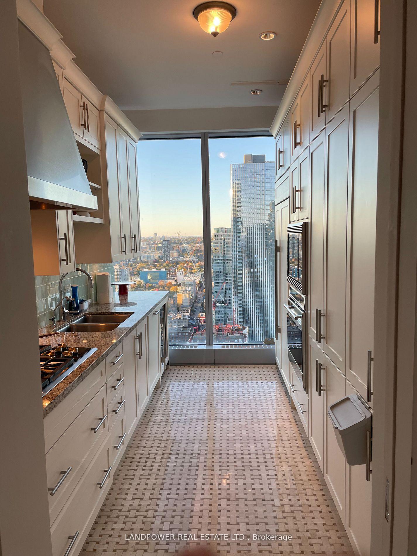 Photo 3 of Unit 3702, 183 Wellington Street, Toronto, Waterfront Communities — HOMEH