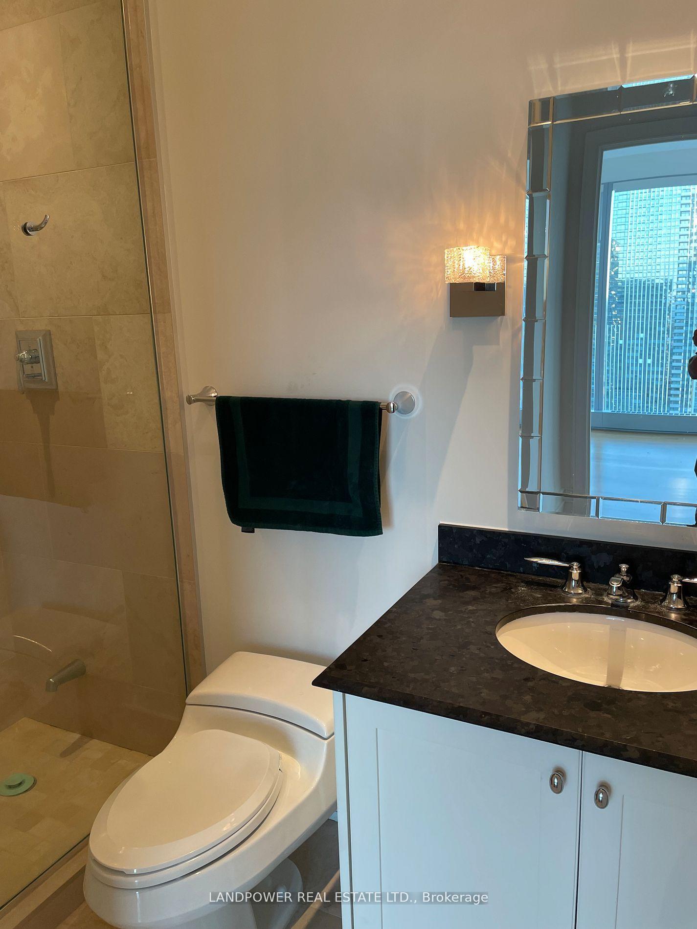 Photo 4 of Unit 3702, 183 Wellington Street, Toronto, Waterfront Communities — HOMEH