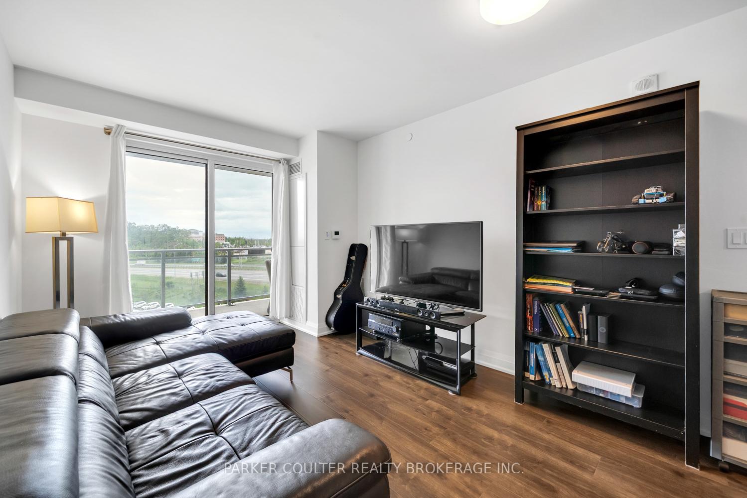 Photo 6 of Unit 909, 58 Lakeside Terrace, Barrie, Little Lake — HOMEH