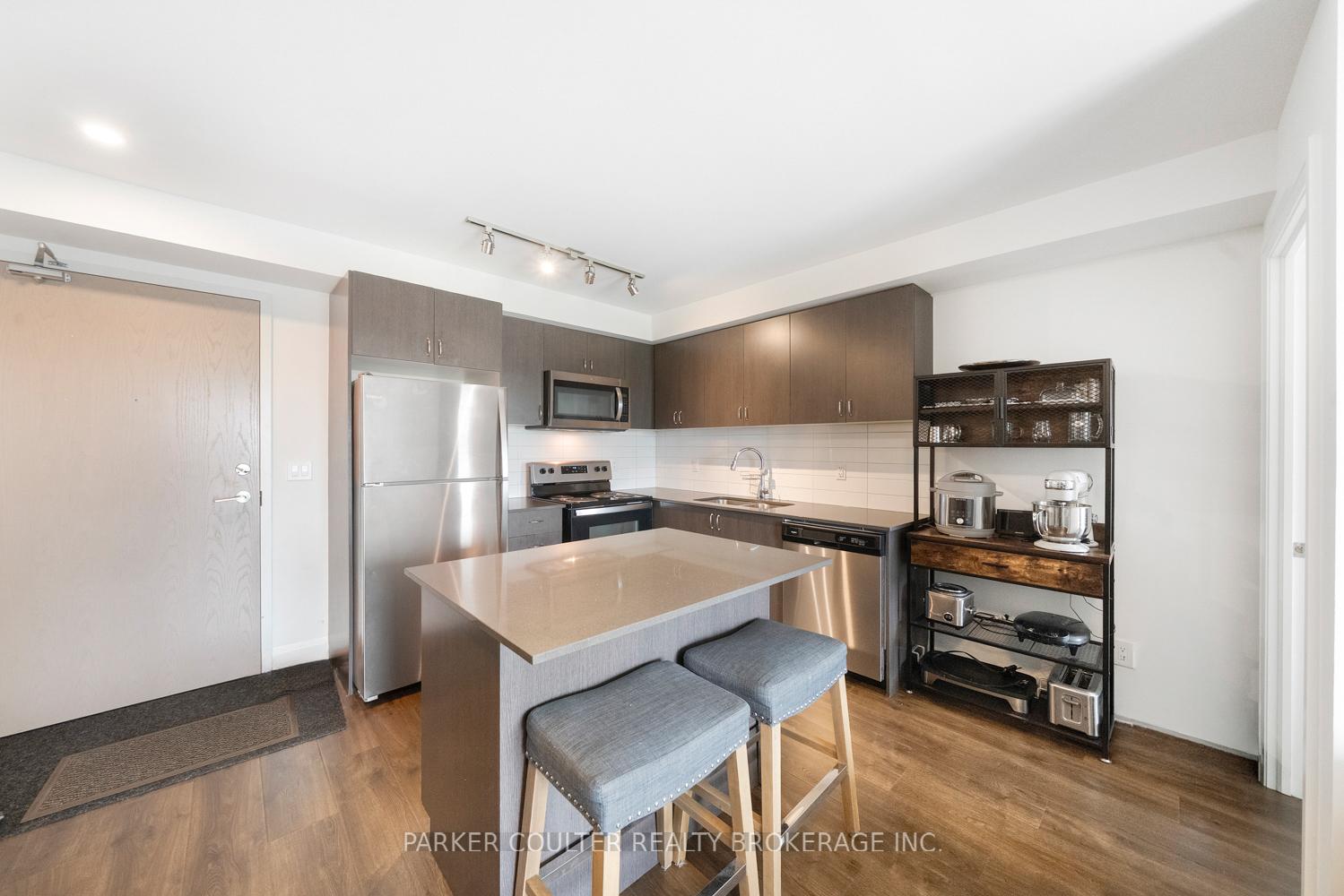 Photo 10 of Unit 909, 58 Lakeside Terrace, Barrie, Little Lake — HOMEH