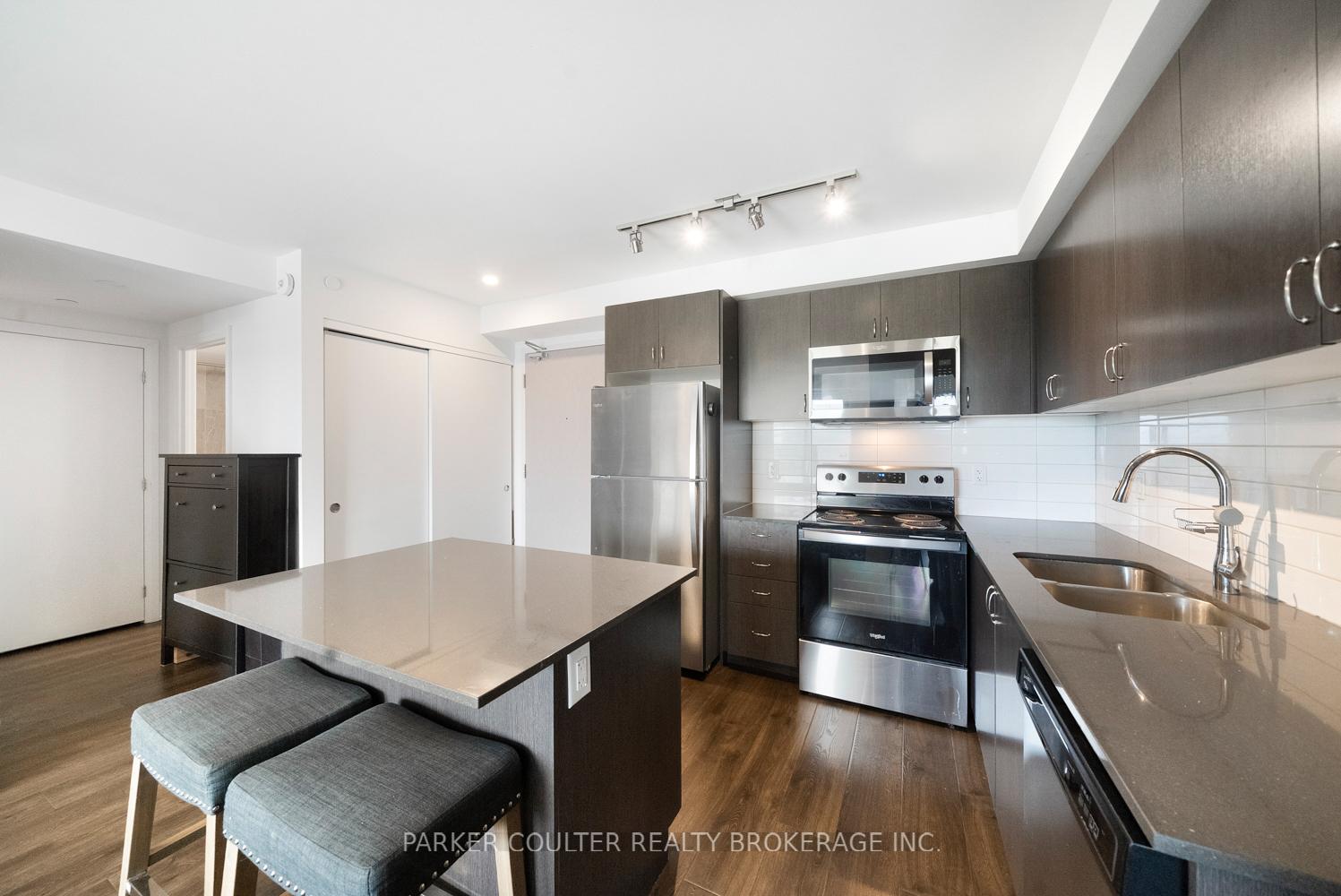 Photo 11 of Unit 909, 58 Lakeside Terrace, Barrie, Little Lake — HOMEH