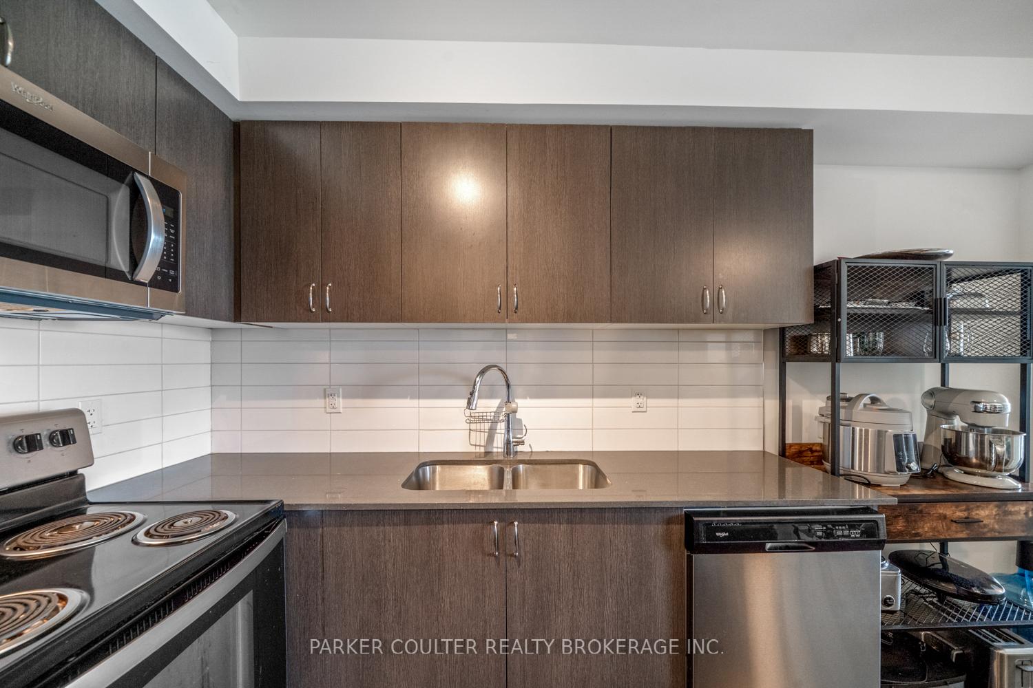 Photo 13 of Unit 909, 58 Lakeside Terrace, Barrie, Little Lake — HOMEH