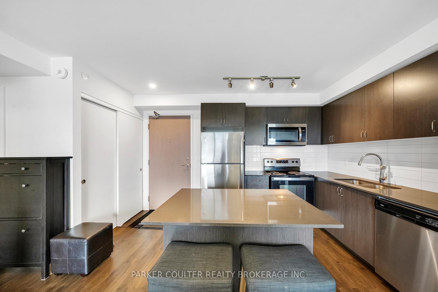 Photo 14 of Unit 909, 58 Lakeside Terrace, Barrie, Little Lake — HOMEH