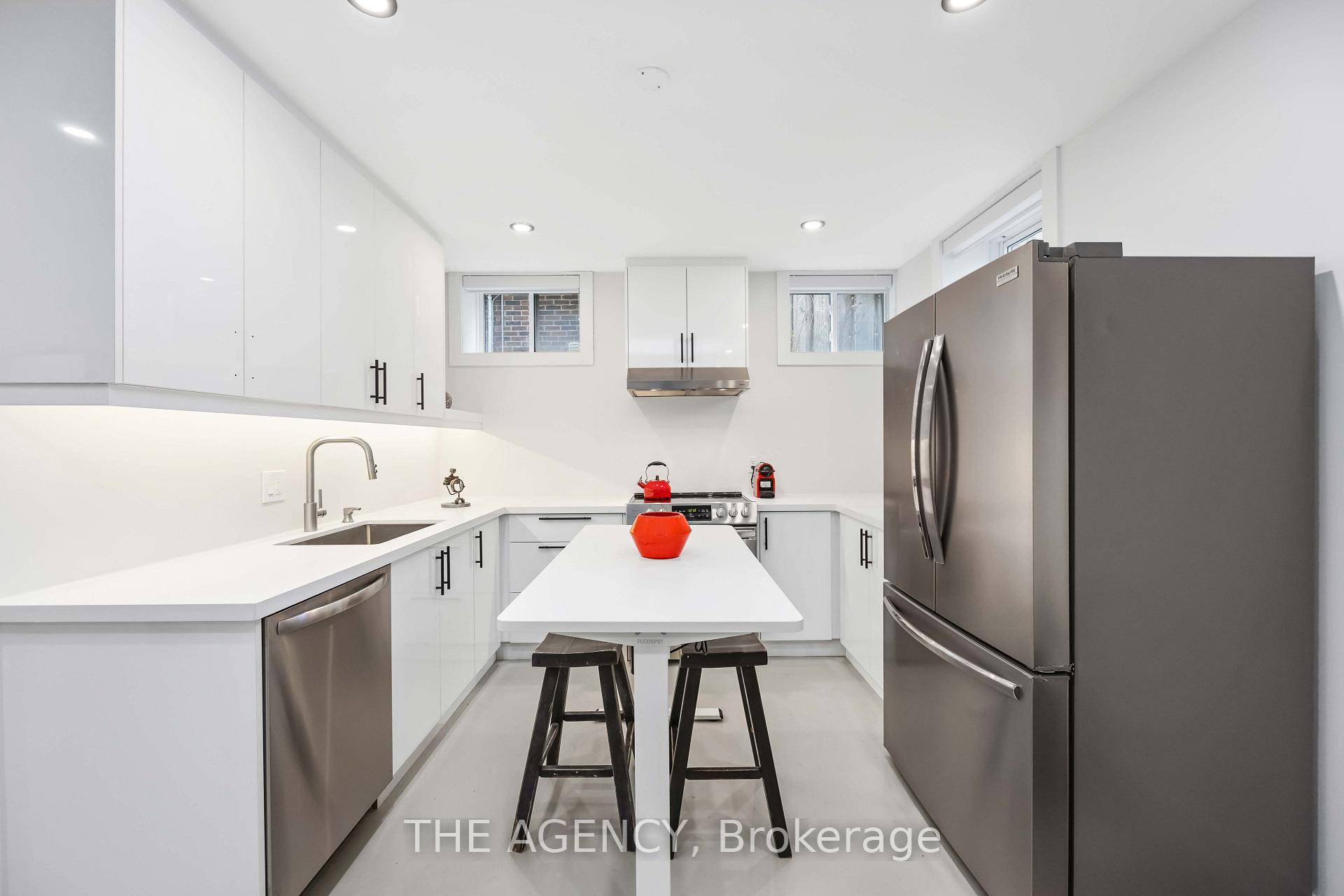 Photo 3 of Unit D, 2508 Lakeshore Boulevard, Etobicoke, Mimico — HOMEH