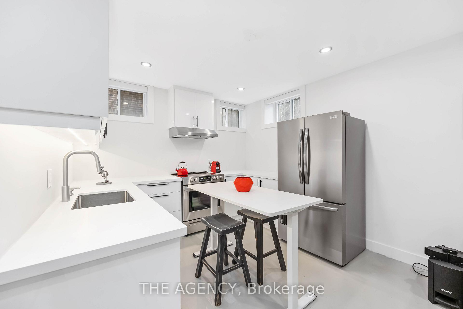 Photo 4 of Unit D, 2508 Lakeshore Boulevard, Etobicoke, Mimico — HOMEH