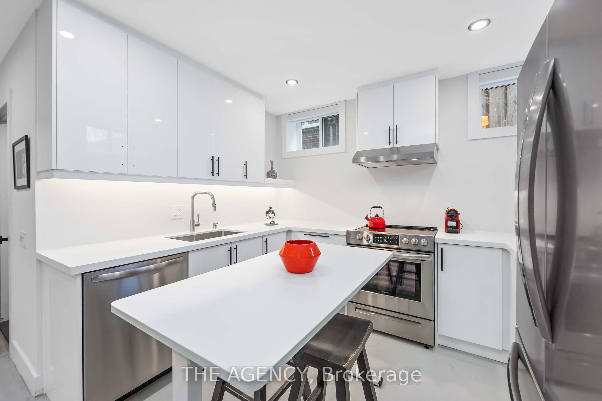Photo 5 of Unit D, 2508 Lakeshore Boulevard, Etobicoke, Mimico — HOMEH
