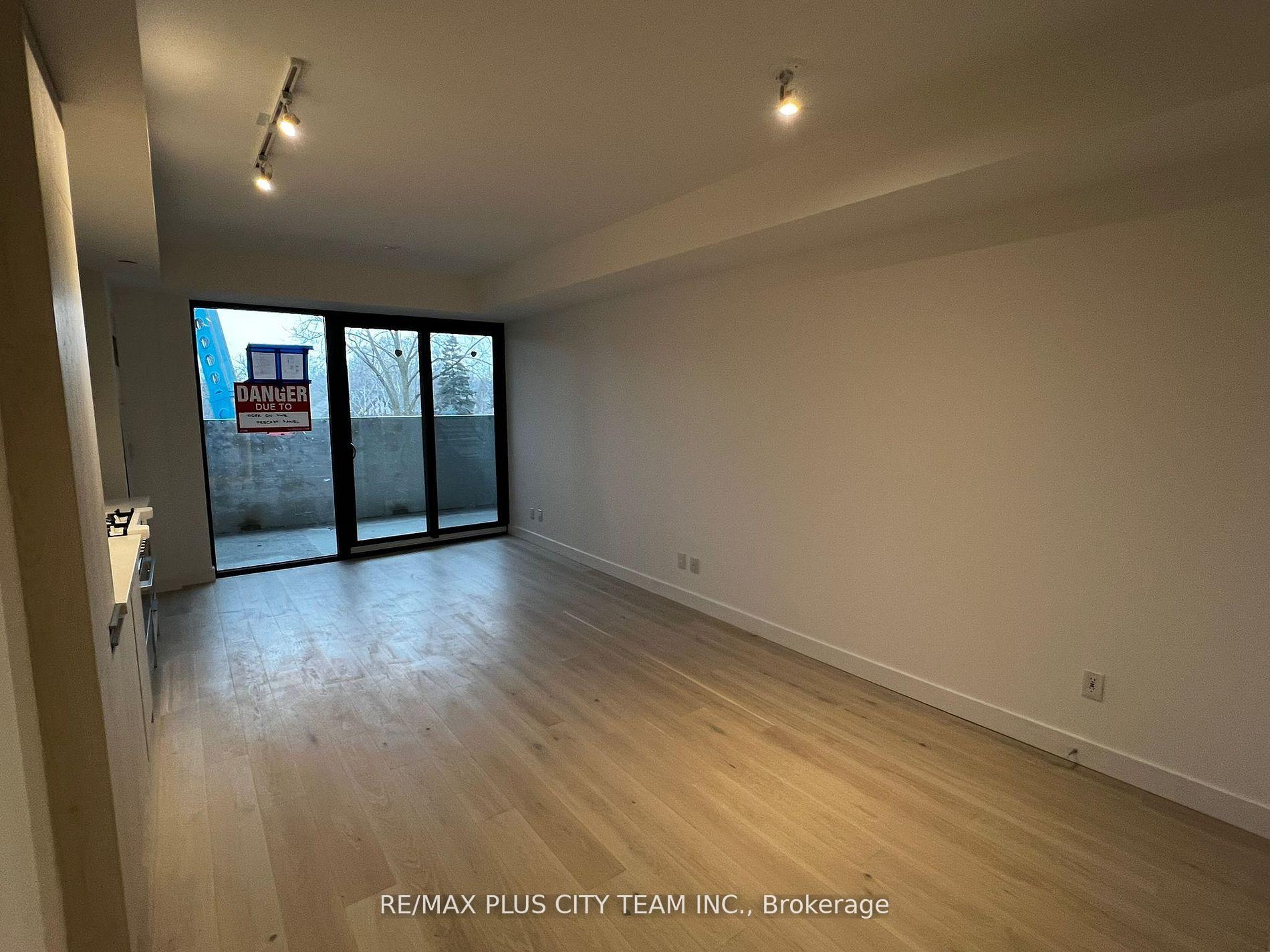 Photo 3 of Unit 316, 160 Kingsway Crescent W, Etobicoke, Kingsway South — HOMEH