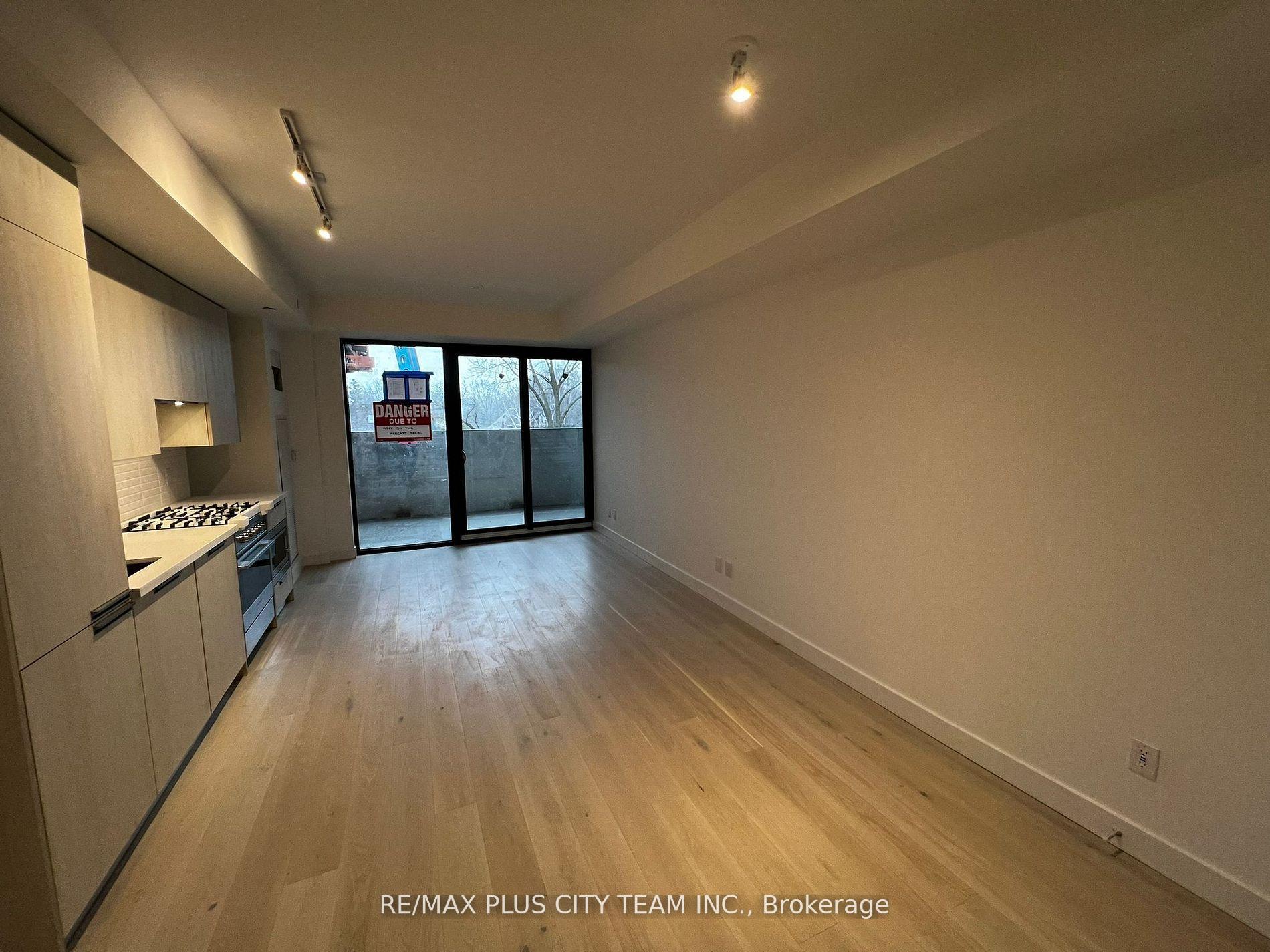Photo 4 of Unit 316, 160 Kingsway Crescent W, Etobicoke, Kingsway South — HOMEH
