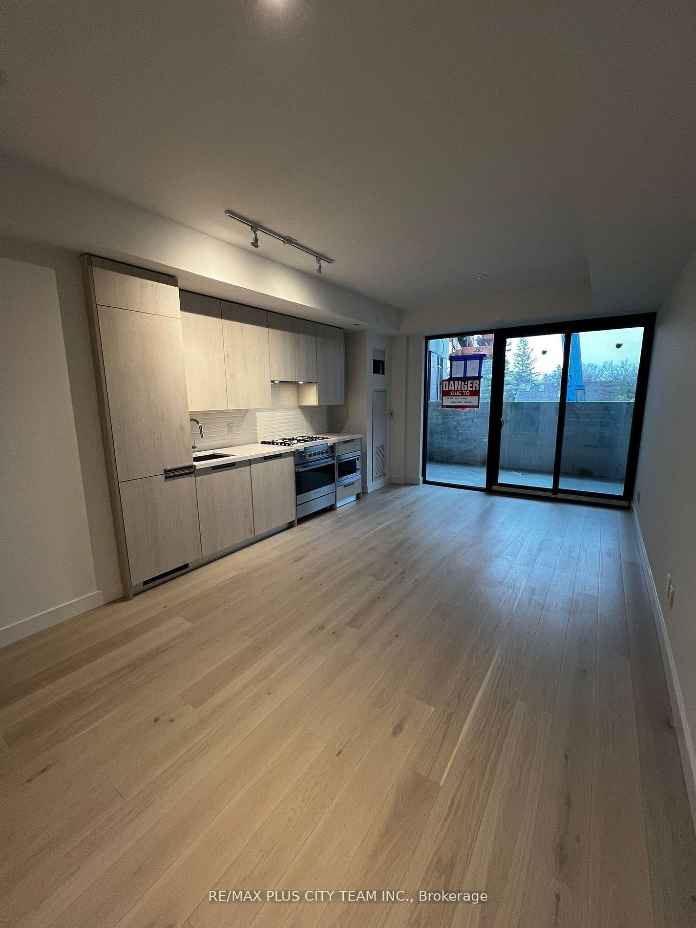 Photo 5 of Unit 316, 160 Kingsway Crescent W, Etobicoke, Kingsway South — HOMEH