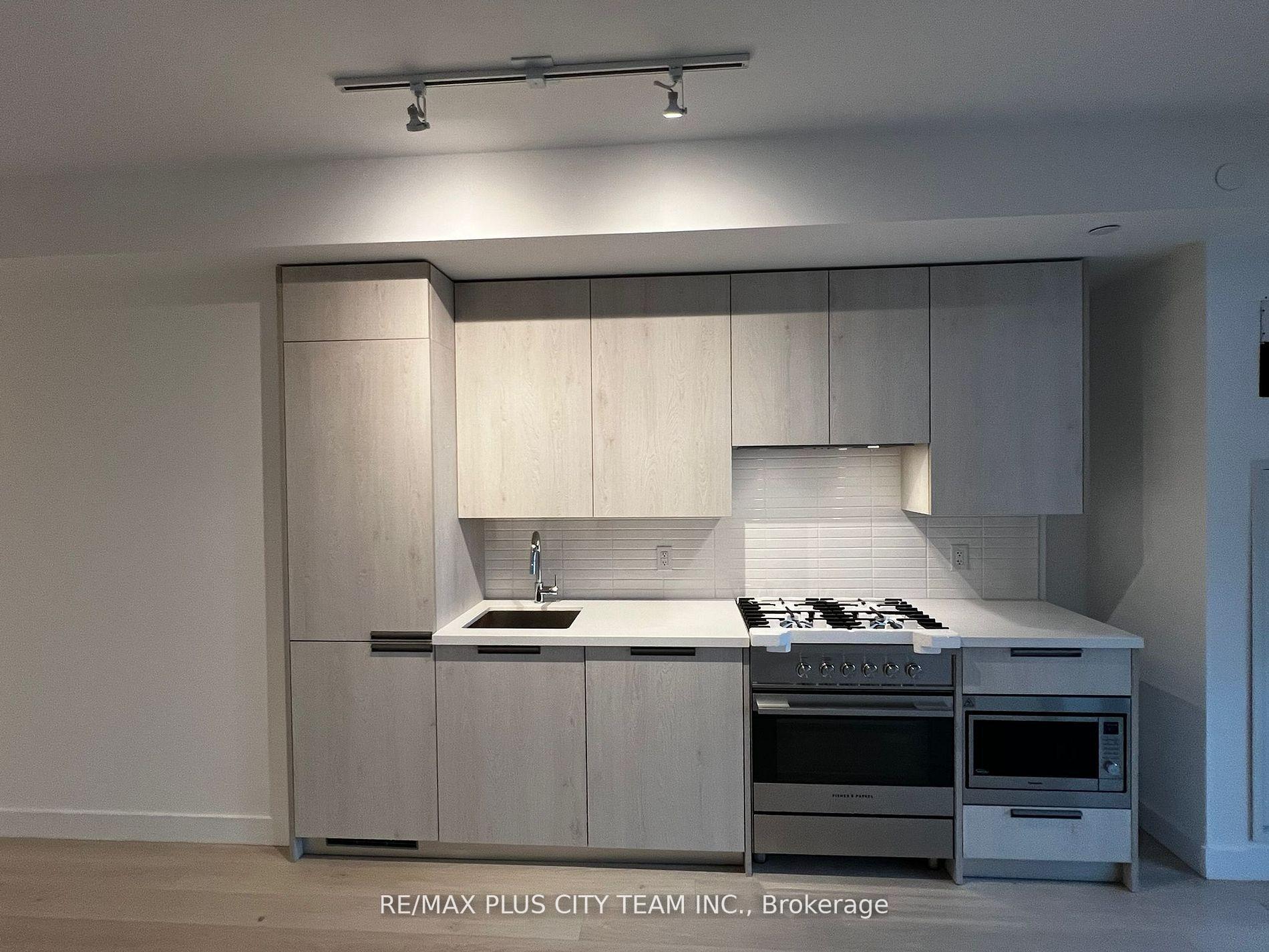 Photo 6 of Unit 316, 160 Kingsway Crescent W, Etobicoke, Kingsway South — HOMEH