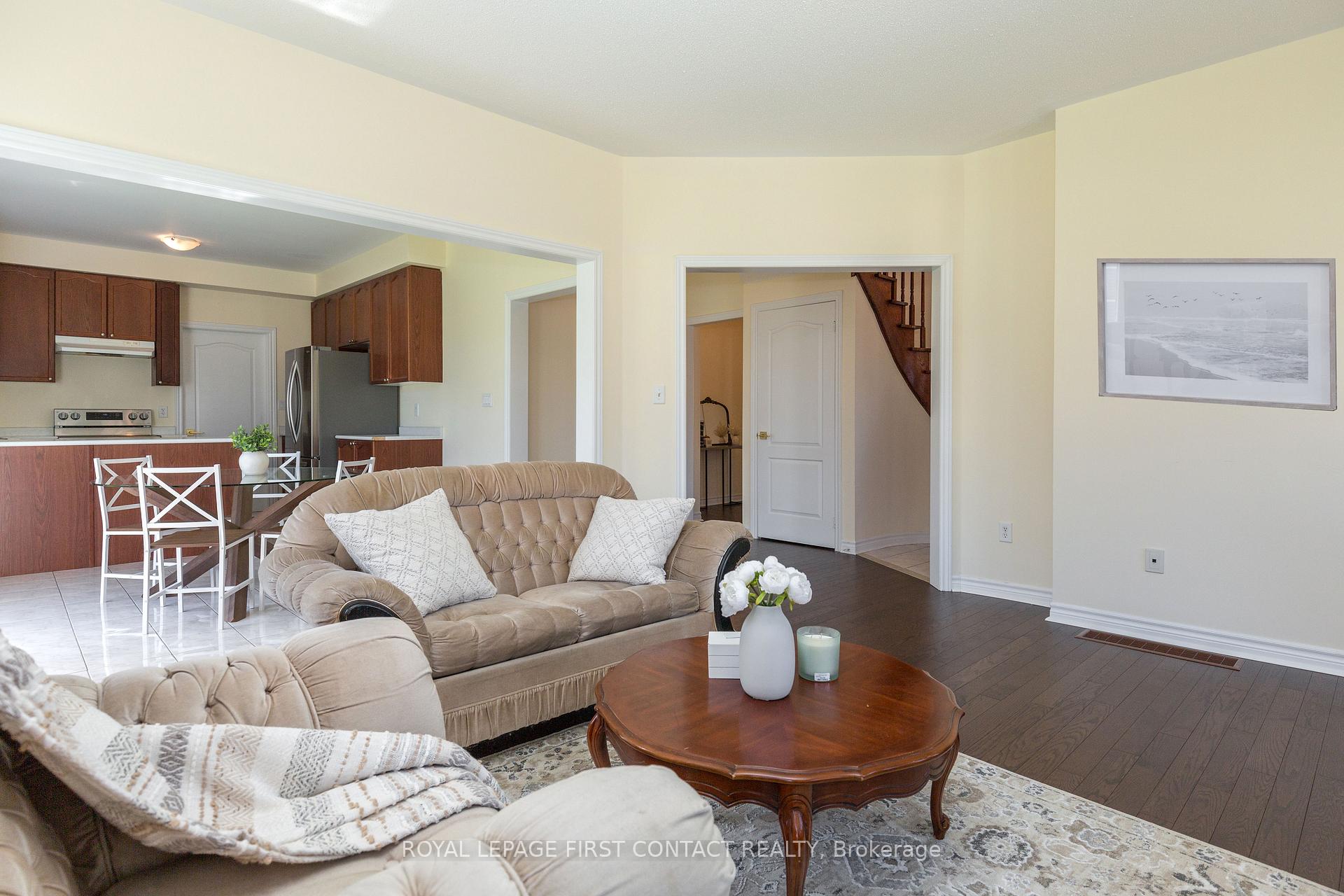 Photo 10 of 1 Griffin Gate, Barrie, Innis-Shore — HOMEH