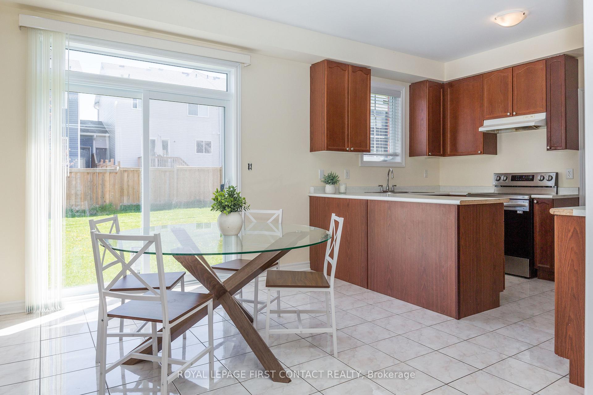 Photo 11 of 1 Griffin Gate, Barrie, Innis-Shore — HOMEH