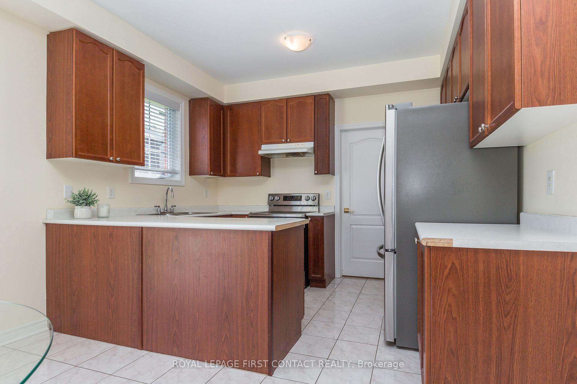 Photo 12 of 1 Griffin Gate, Barrie, Innis-Shore — HOMEH