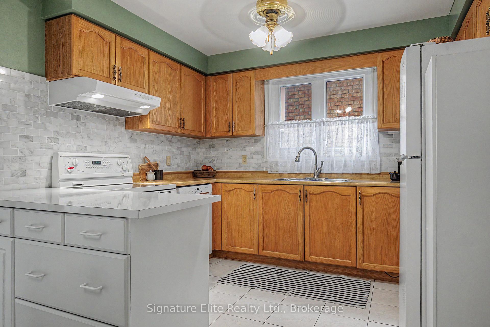 Photo 8 of 33 Waller Street, Whitby, Rolling Acres — HOMEH