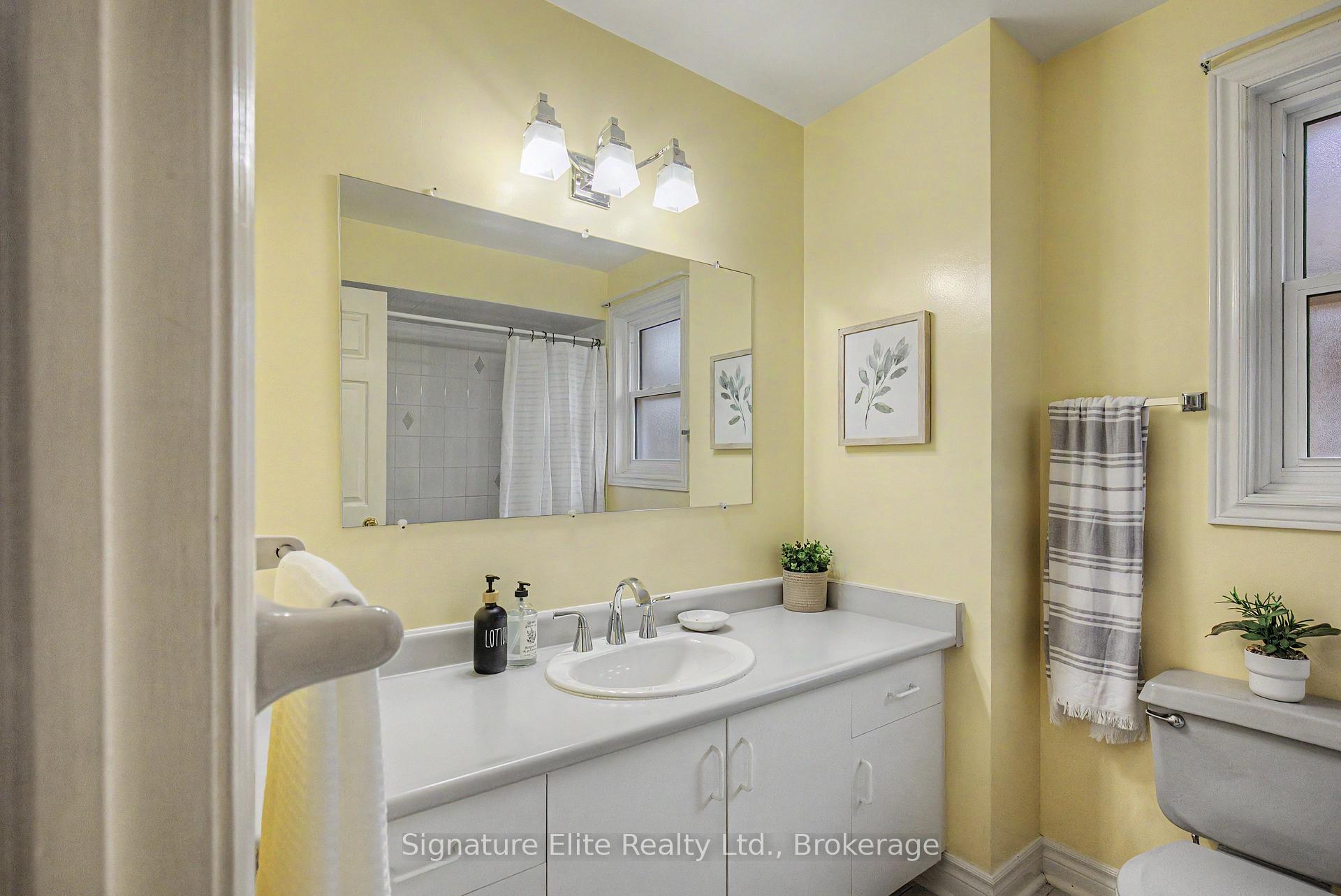 Photo 39 of 33 Waller Street, Whitby, Rolling Acres — HOMEH