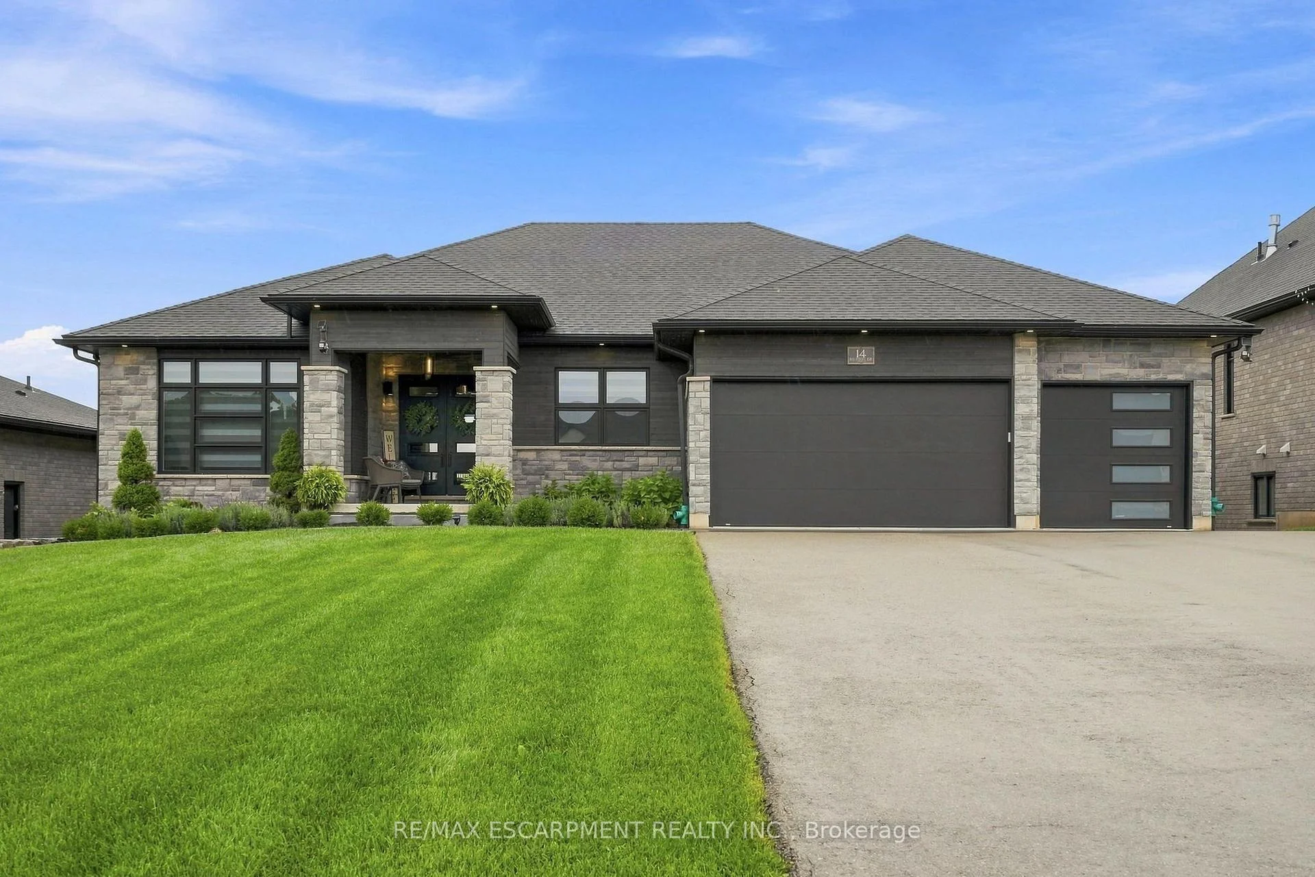 Photo 2 of 14 Hudson Drive, Brantford, Oakhill Dr — HOMEH