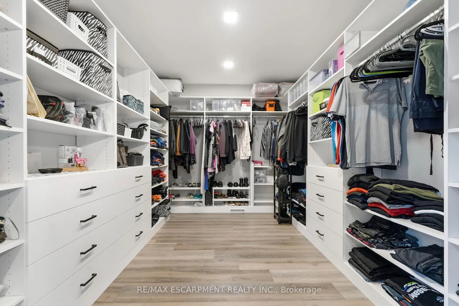 Photo 37 of 14 Hudson Drive, Brantford, Oakhill Dr — HOMEH