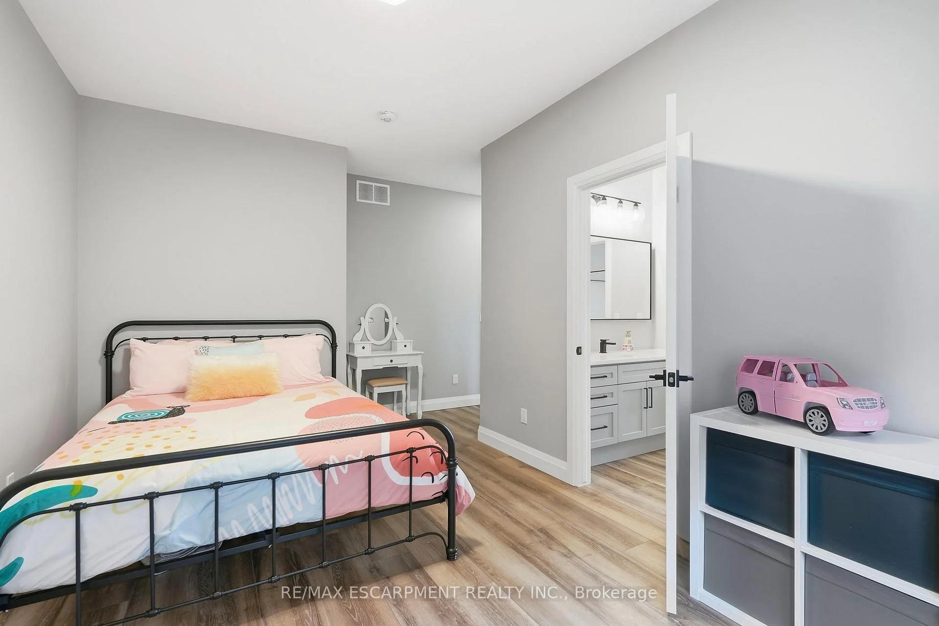 Photo 55 of 14 Hudson Drive, Brantford, Oakhill Dr — HOMEH