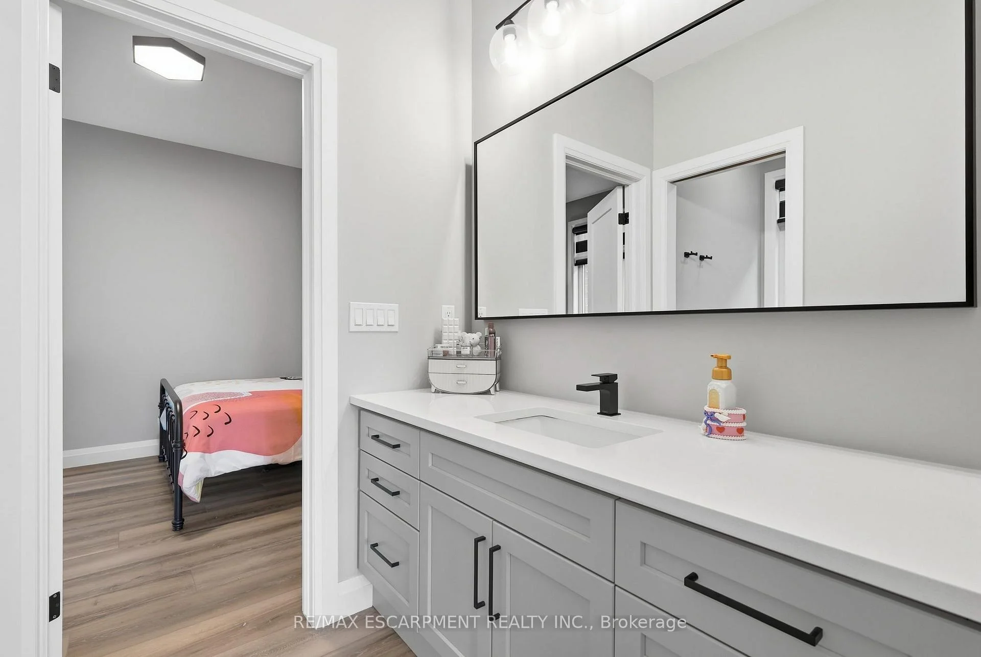 Photo 58 of 14 Hudson Drive, Brantford, Oakhill Dr — HOMEH