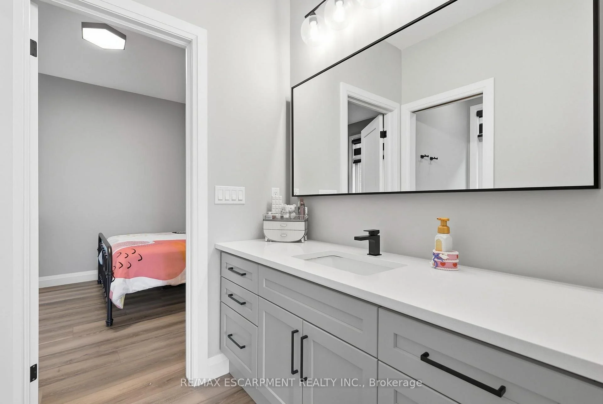 Photo 60 of 14 Hudson Drive, Brantford, Oakhill Dr — HOMEH