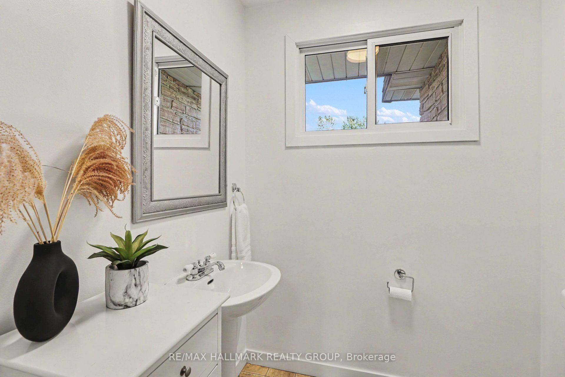 Photo 20 of 60 Woodburn Drive, Ottawa, Blackburn Hamlet — HOMEH