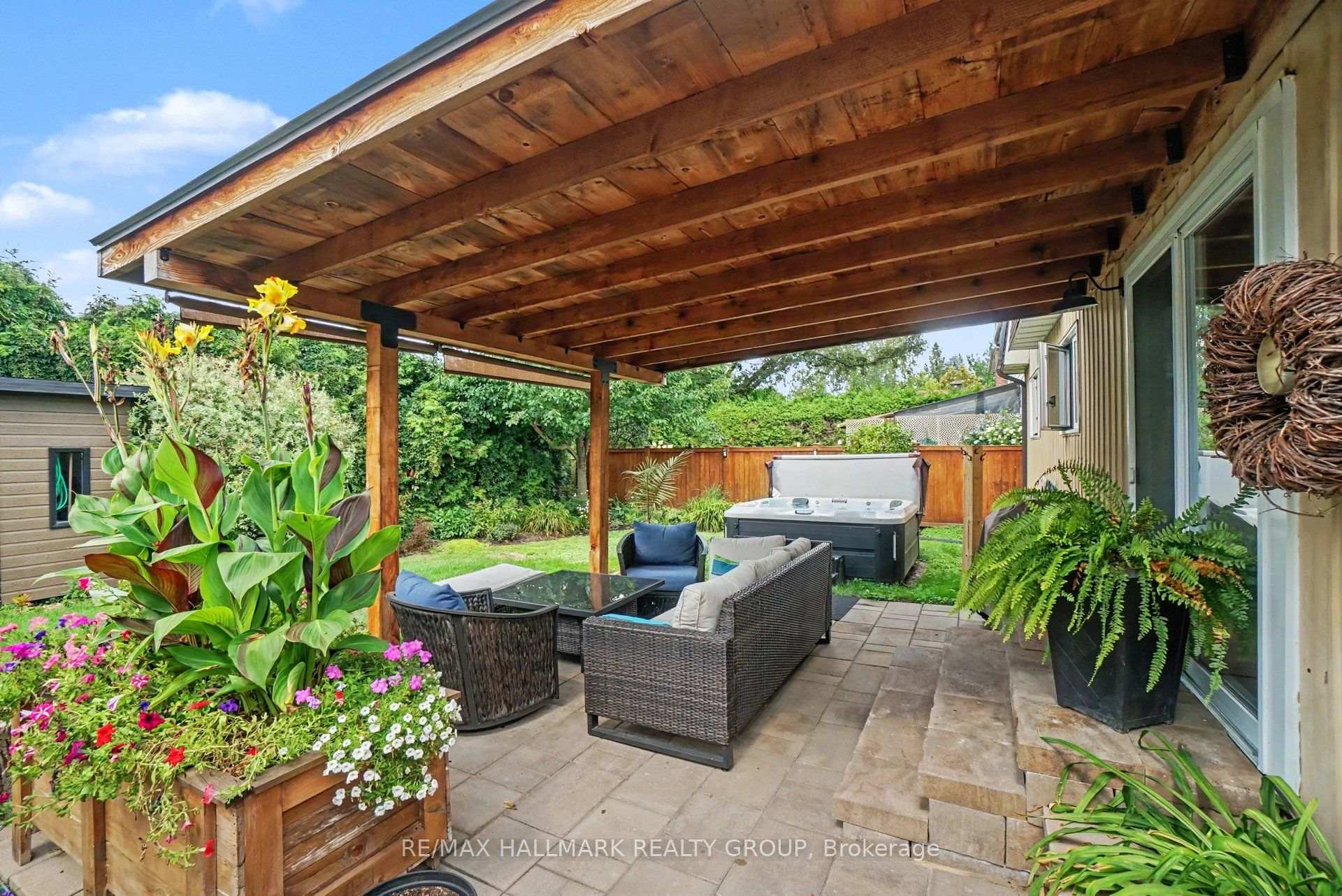 Photo 38 of 60 Woodburn Drive, Ottawa, Blackburn Hamlet — HOMEH