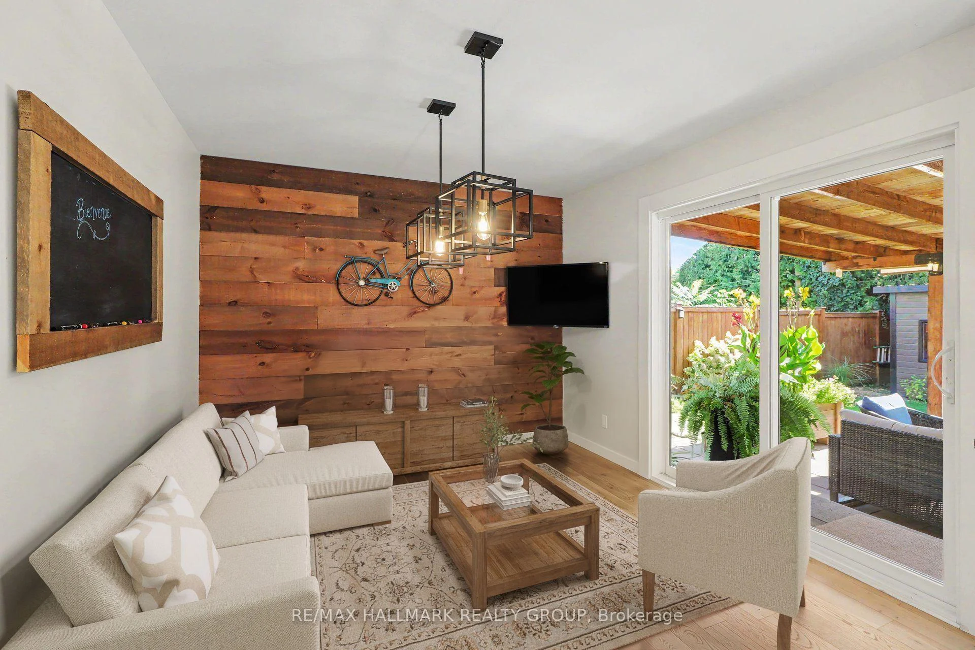 Photo 15 of 60 Woodburn Drive, Ottawa, Blackburn Hamlet — HOMEH