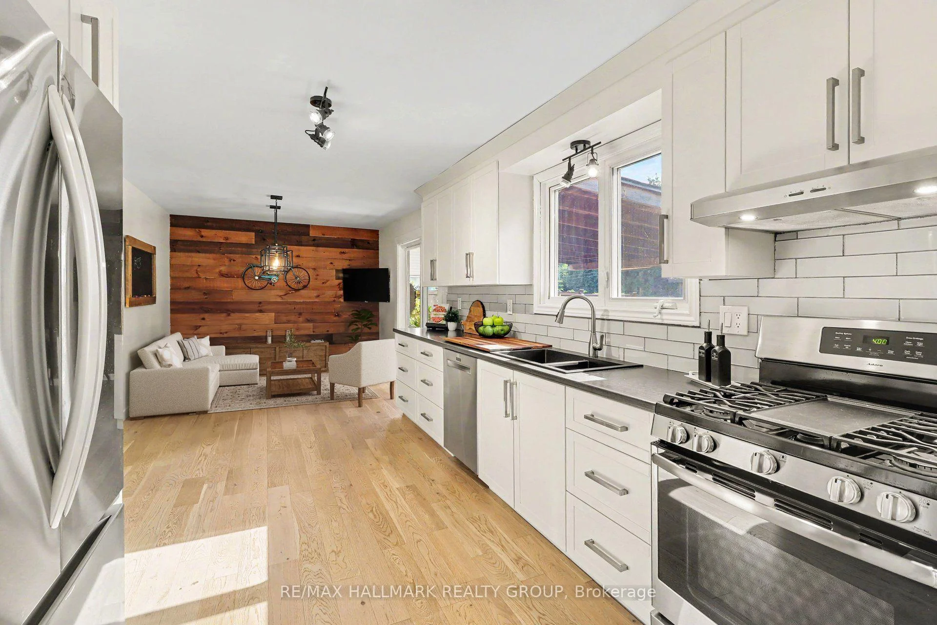 Photo 19 of 60 Woodburn Drive, Ottawa, Blackburn Hamlet — HOMEH