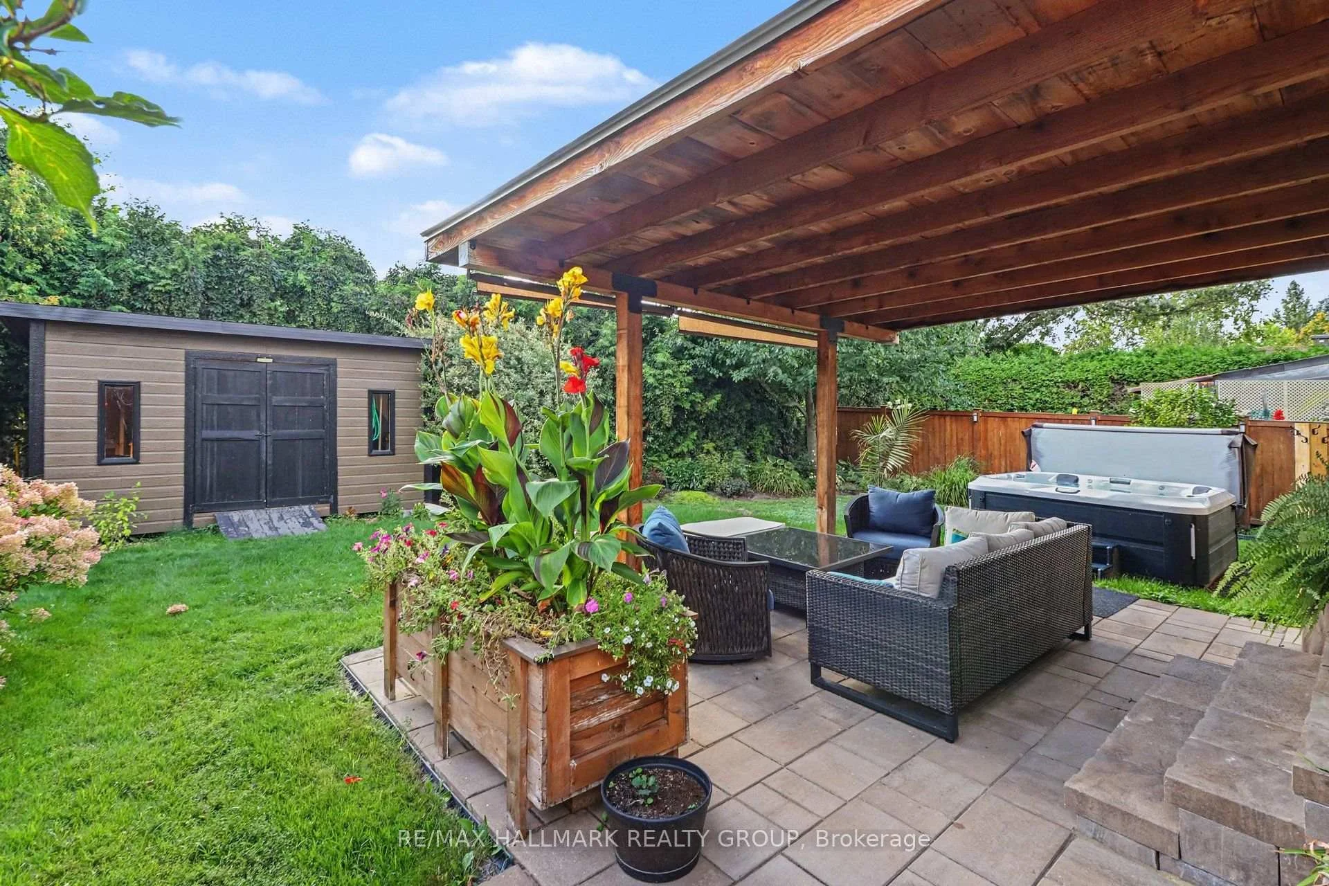 Photo 34 of 60 Woodburn Drive, Ottawa, Blackburn Hamlet — HOMEH