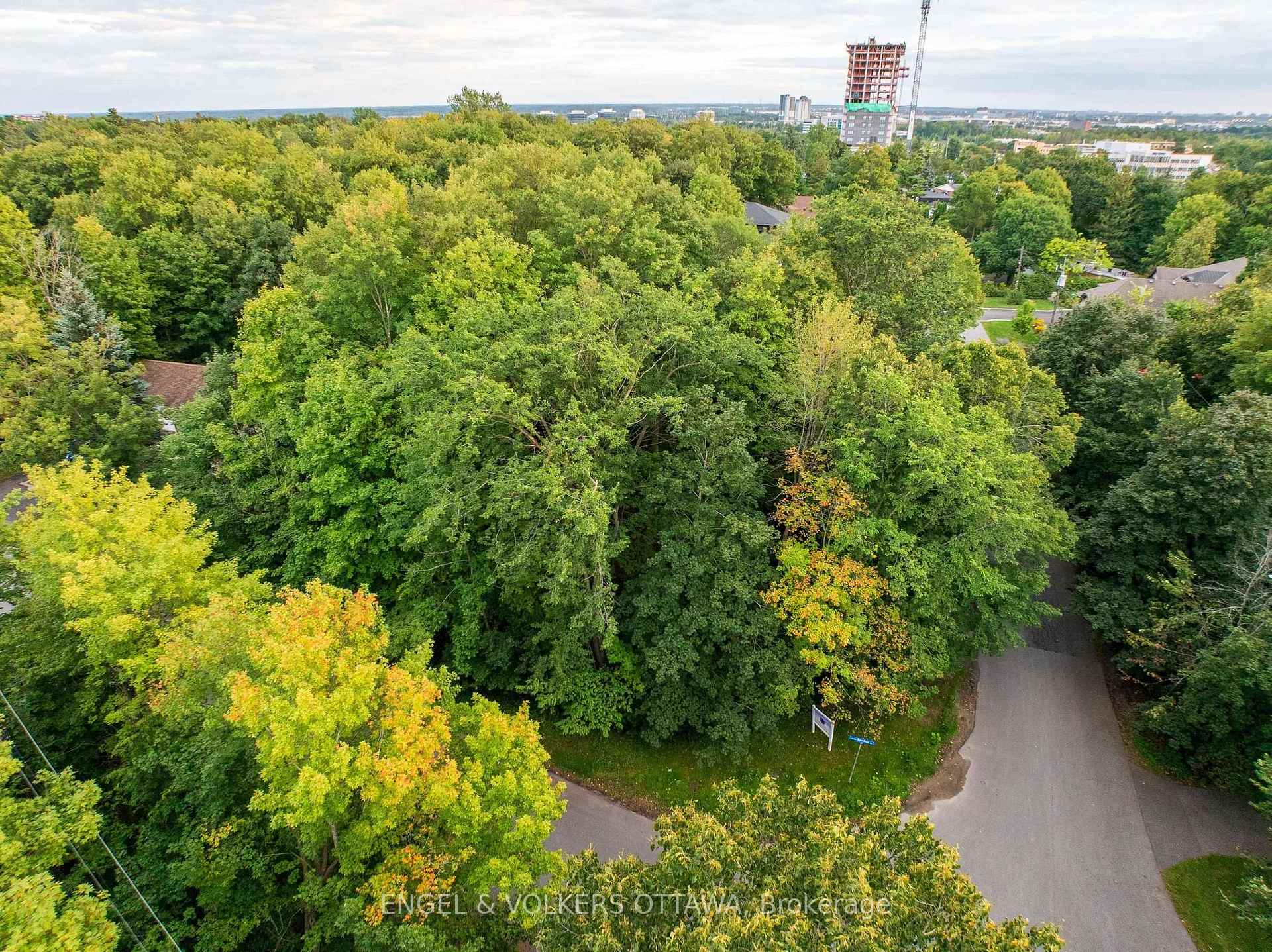 Photo 4 of 8 Davidson Drive, Ottawa, Rothwell Heights — HOMEH