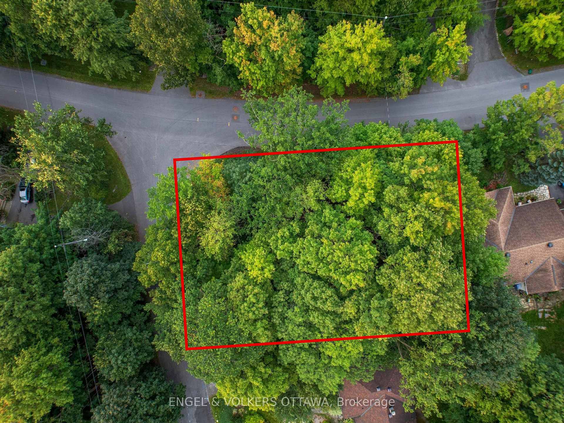 Photo 5 of 8 Davidson Drive, Ottawa, Rothwell Heights — HOMEH