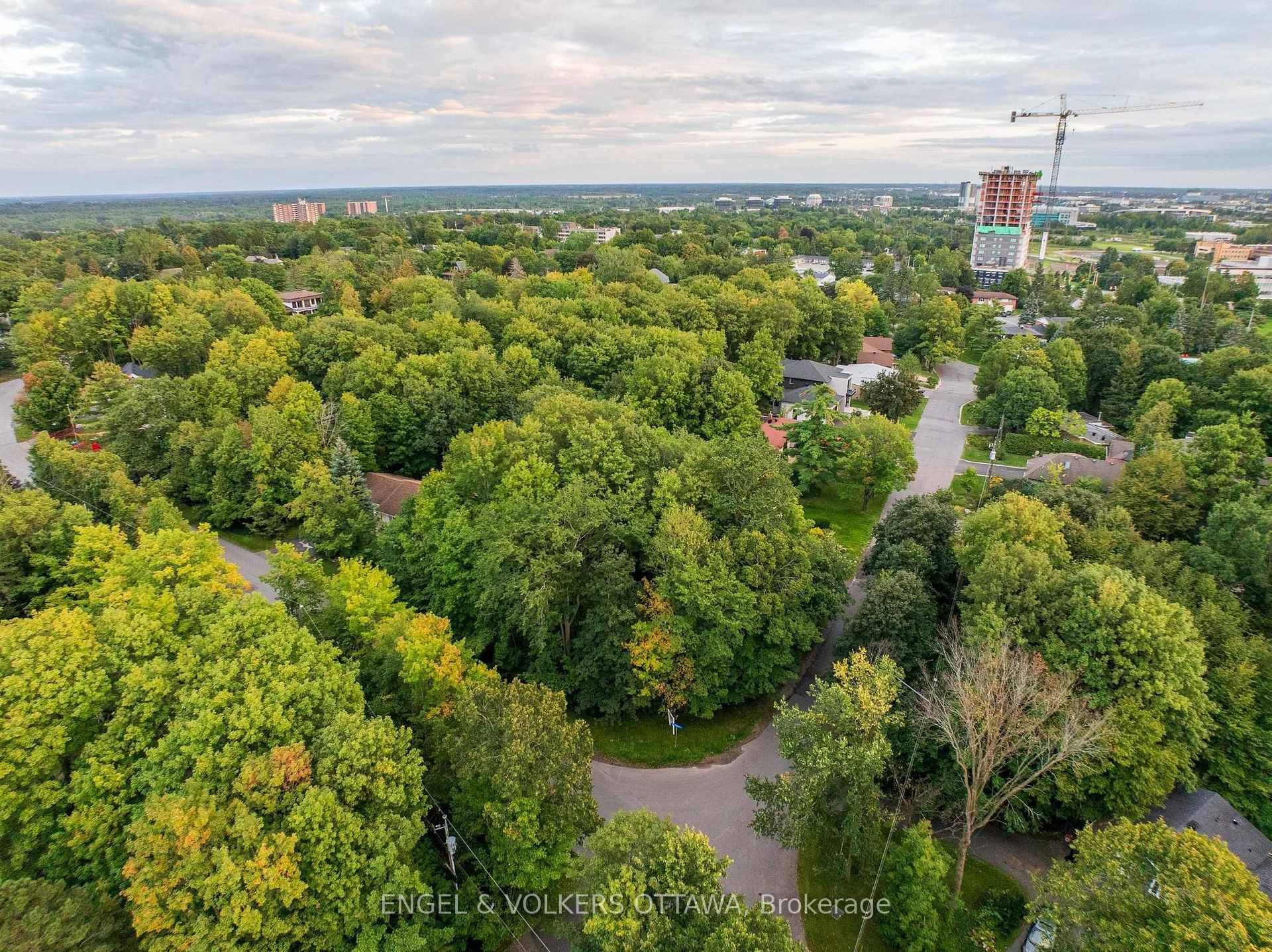 Photo 6 of 8 Davidson Drive, Ottawa, Rothwell Heights — HOMEH
