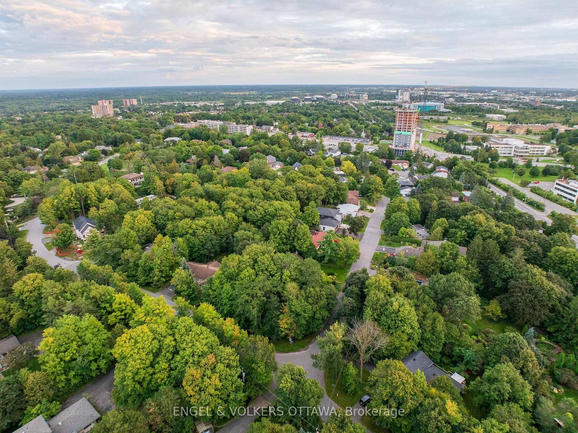 Photo 9 of 8 Davidson Drive, Ottawa, Rothwell Heights — HOMEH