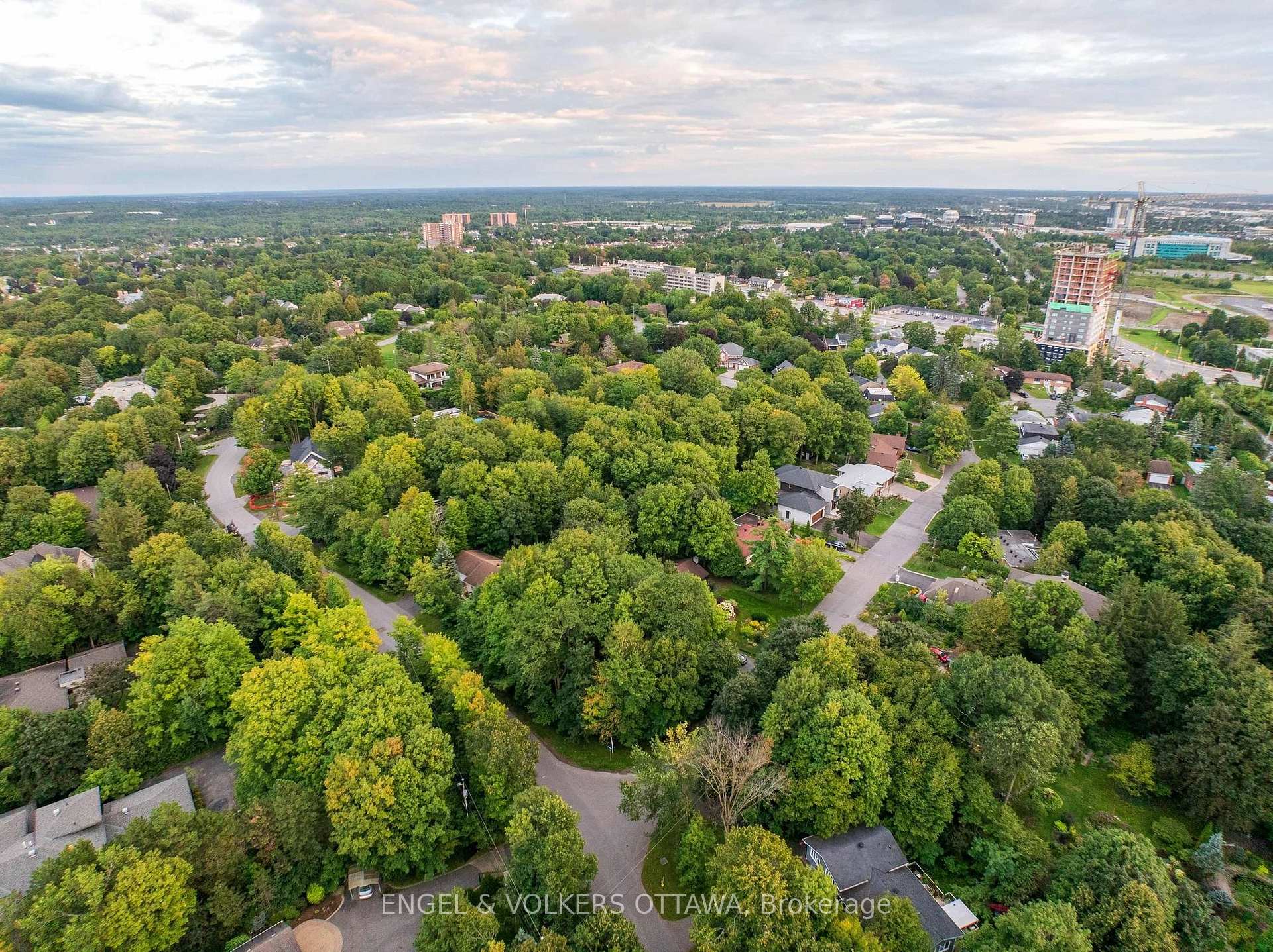 Photo 10 of 8 Davidson Drive, Ottawa, Rothwell Heights — HOMEH