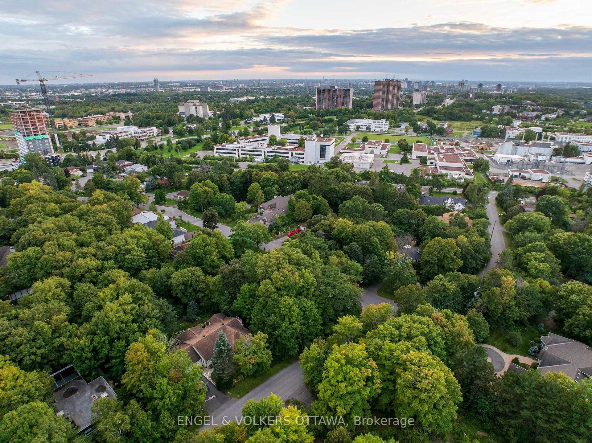 Photo 13 of 8 Davidson Drive, Ottawa, Rothwell Heights — HOMEH