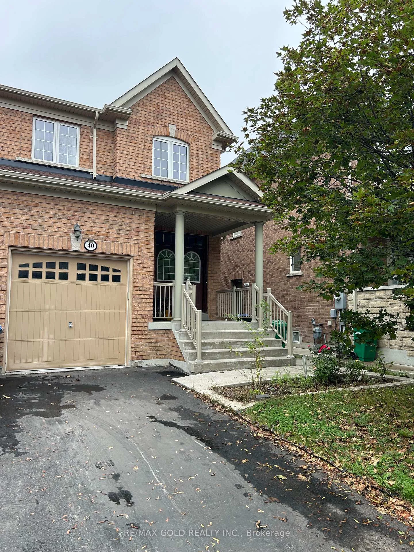 Photo 2 of 40 Loftsmoor Drive, Brampton, Sandringham-Wellington — HOMEH