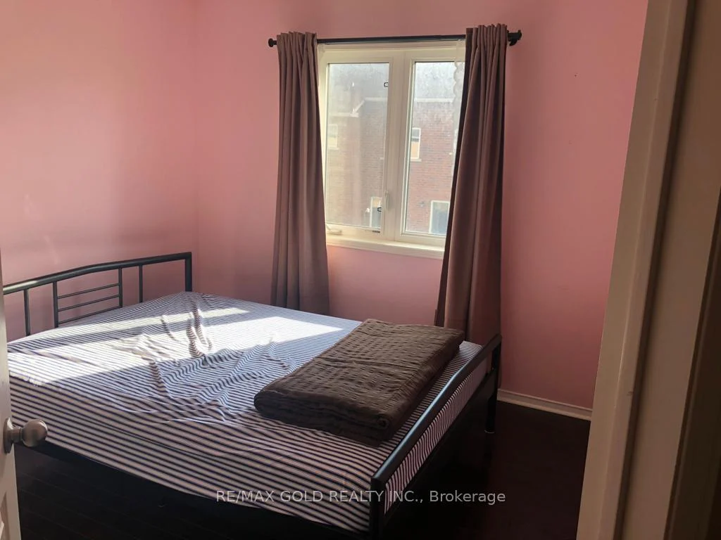 Photo 5 of 40 Loftsmoor Drive, Brampton, Sandringham-Wellington — HOMEH