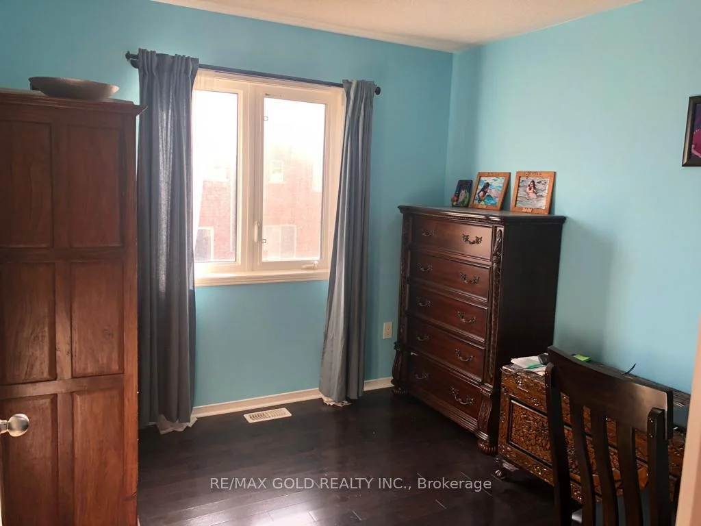 Photo 6 of 40 Loftsmoor Drive, Brampton, Sandringham-Wellington — HOMEH