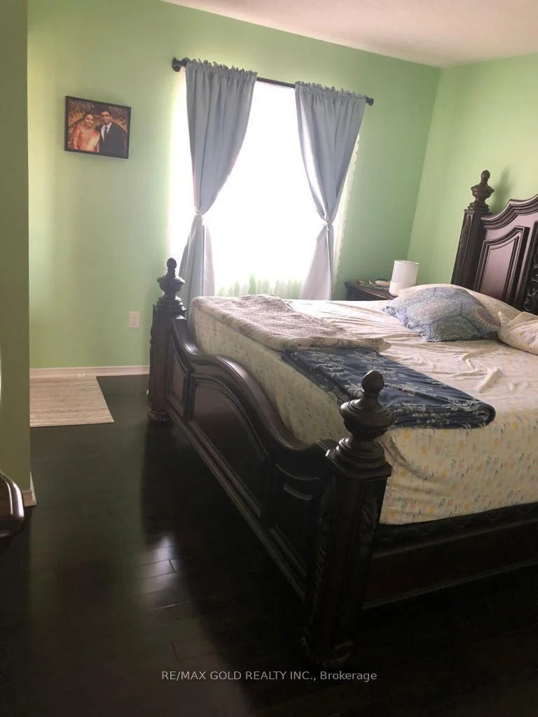 Photo 8 of 40 Loftsmoor Drive, Brampton, Sandringham-Wellington — HOMEH