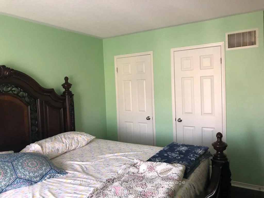 Photo 9 of 40 Loftsmoor Drive, Brampton, Sandringham-Wellington — HOMEH