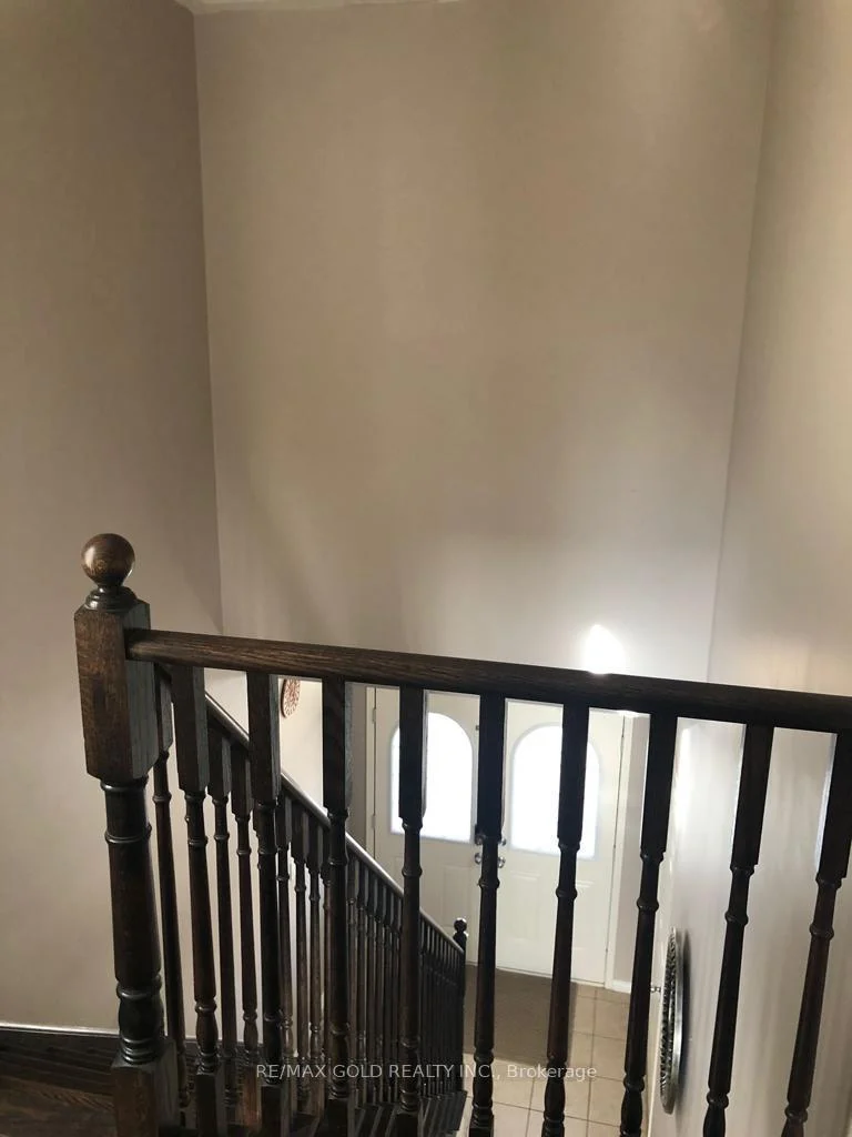 Photo 12 of 40 Loftsmoor Drive, Brampton, Sandringham-Wellington — HOMEH