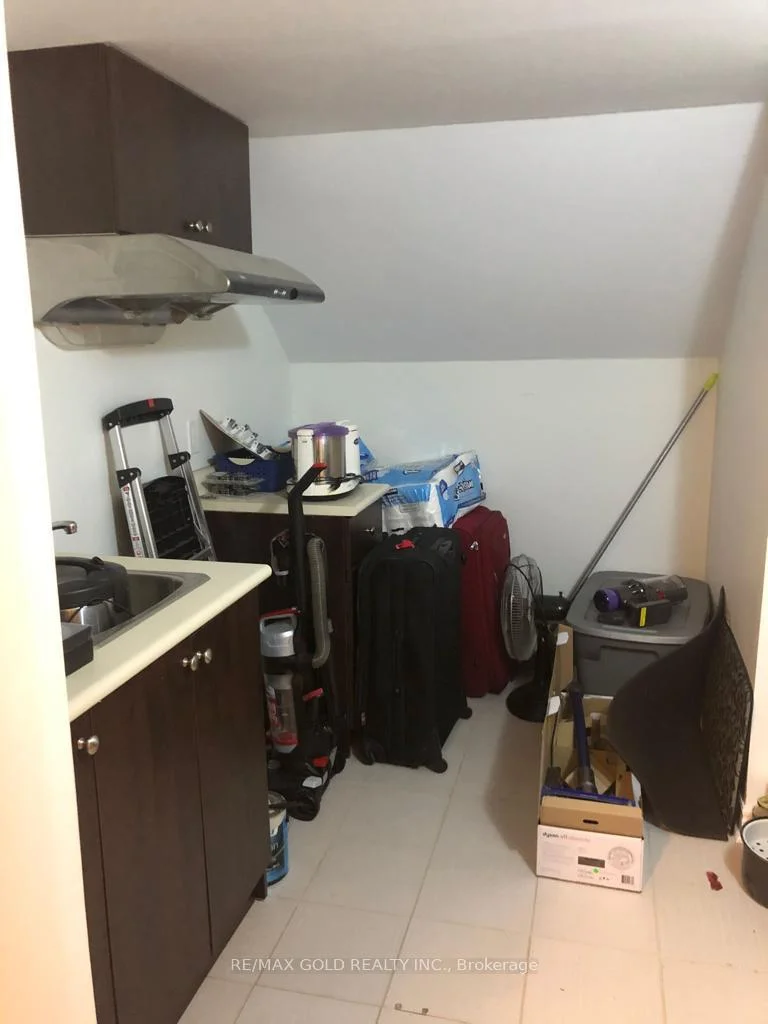 Photo 14 of 40 Loftsmoor Drive, Brampton, Sandringham-Wellington — HOMEH