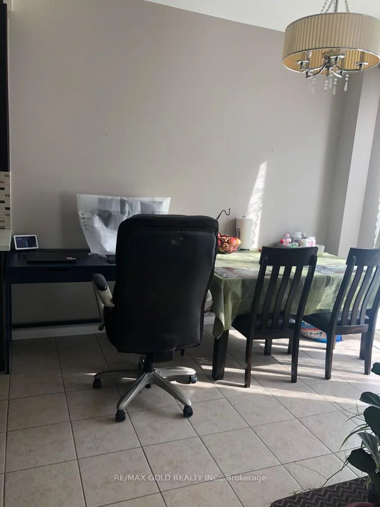 Photo 18 of 40 Loftsmoor Drive, Brampton, Sandringham-Wellington — HOMEH