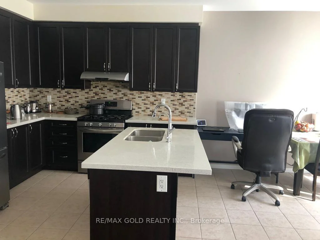Photo 19 of 40 Loftsmoor Drive, Brampton, Sandringham-Wellington — HOMEH