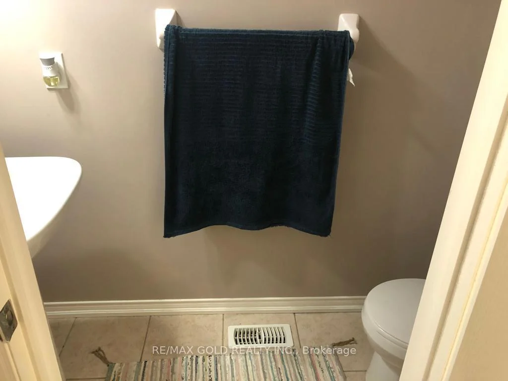 Photo 21 of 40 Loftsmoor Drive, Brampton, Sandringham-Wellington — HOMEH