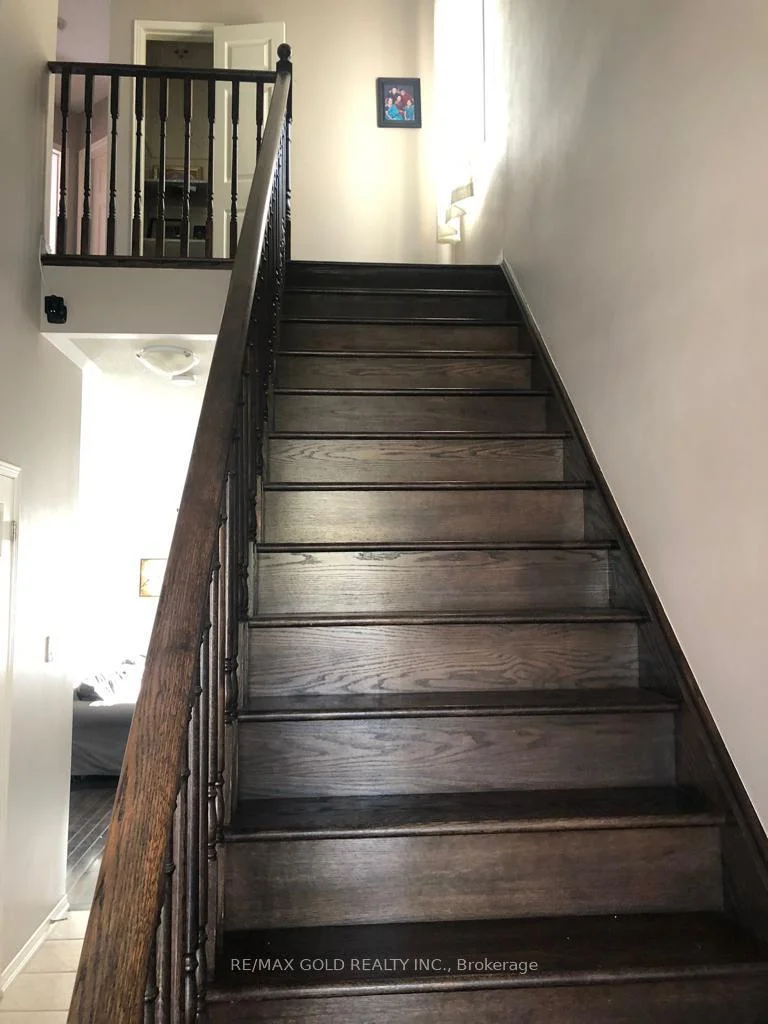 Photo 23 of 40 Loftsmoor Drive, Brampton, Sandringham-Wellington — HOMEH